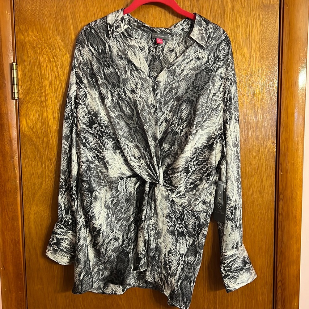 Vince Camuto Twist Front Snakeskin Print Blouse Size XL